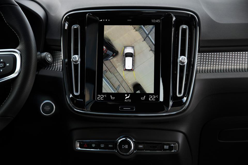  The XC40 boasts incredible technology from upright touch screen, 360 degree cameras and cross traffic alert