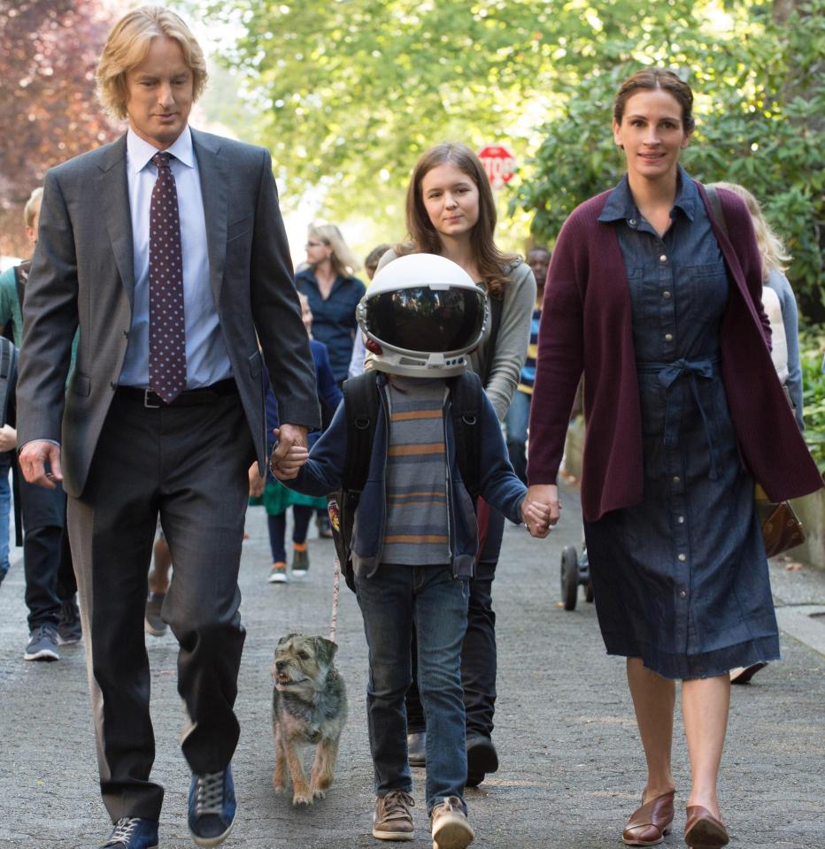 Auggie hides his disfigured face from the world with a toy space helmet until a decision by his parents, played by Owen Wilson and Julia Roberts, forces him to face the world without the mask