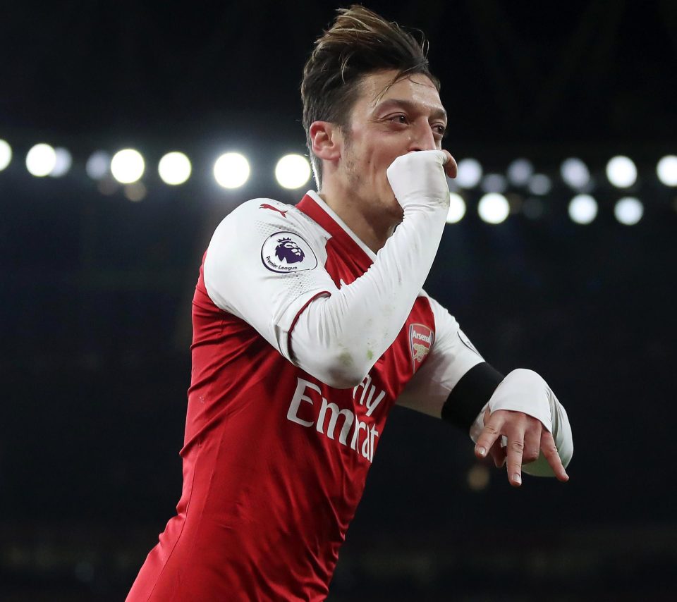  Mesut Ozil proved to his critics that he can help his team in defence