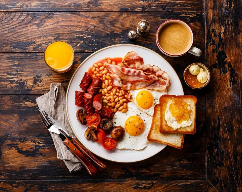  Get your pick of your favourite breakfast bits at Stonehouse Pizza and Carvery for £4.49!