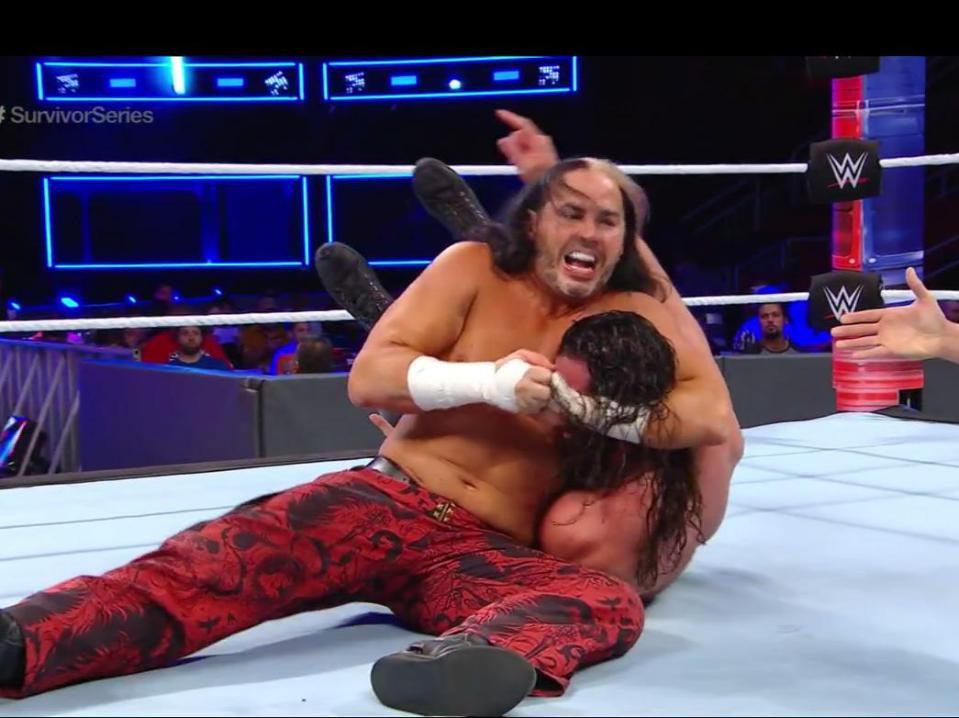  Matt Hardy had the best of the opening exchanges before hurting his arm