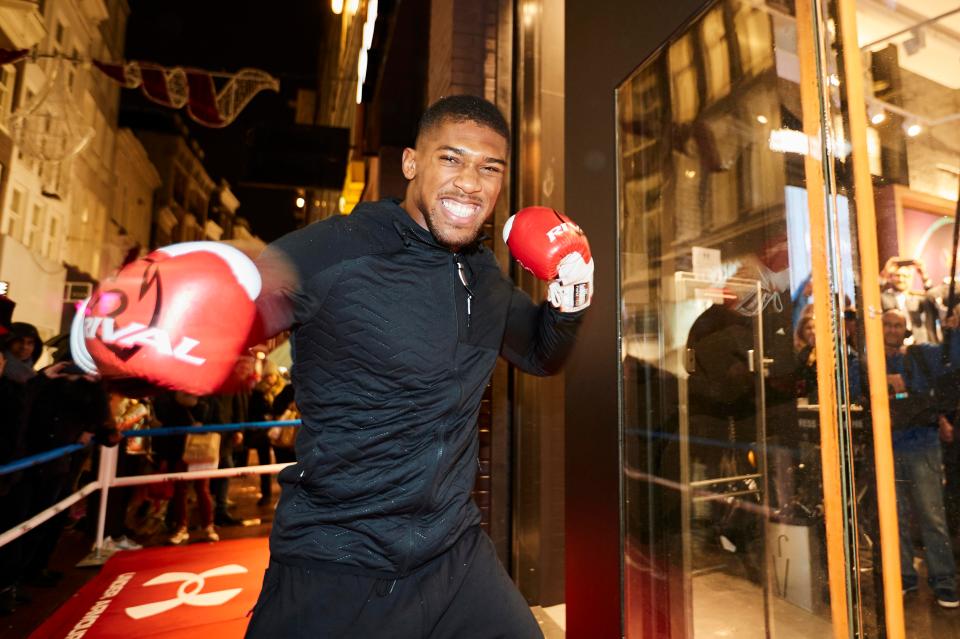  Anthony Joshua left his mark on the new store in Amsterdam