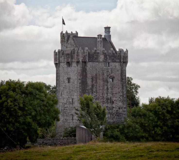  This castle has been restored to its original state by using traditional materials