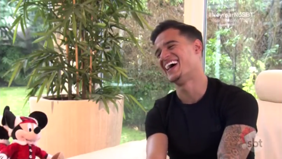  Philippe Coutinho laughs about Luis Suarez's present to him