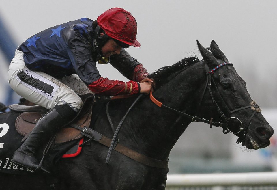  Bryony Frost powers Black Corton clear at Cheltenham