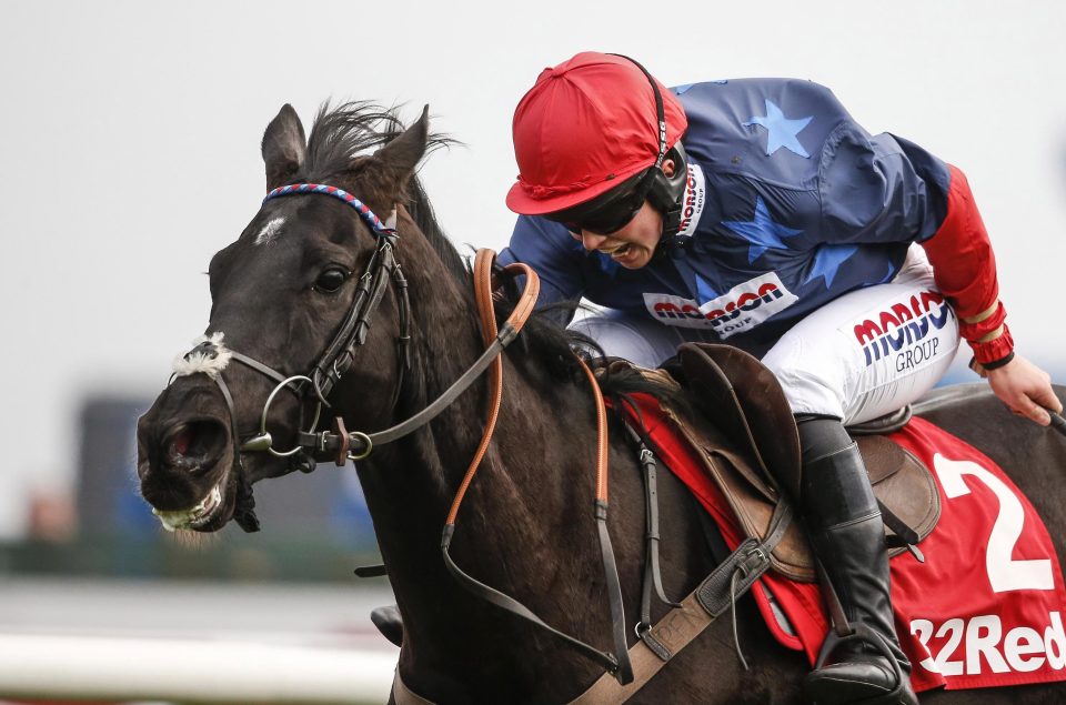  Bryony Frost gets Black Corton up to win at Kempton