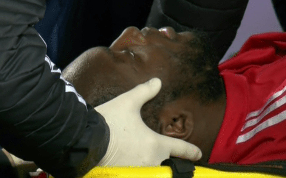  Romelu Lukaku was left out cold momentarily after a clash of heads