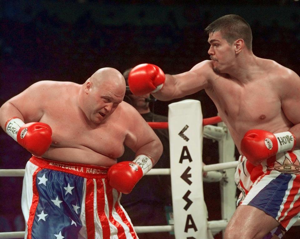 Butterbean takes a punch from Troy Roberts in 1998