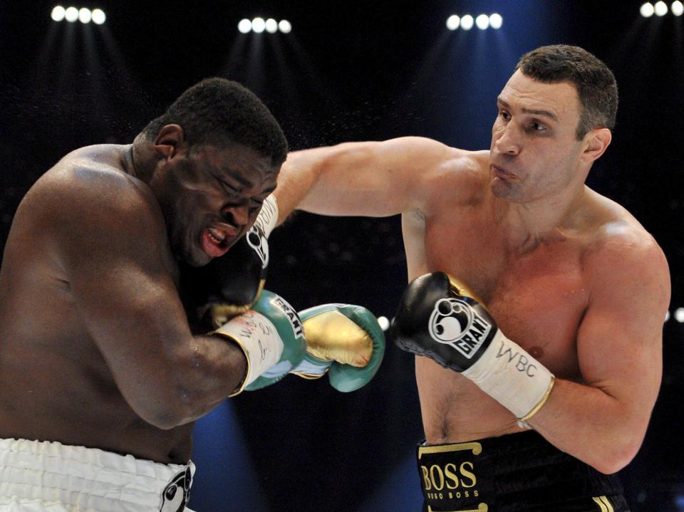  Samuel 'Nigerian Nightmare' Peter is caught by Vitali Klitschko