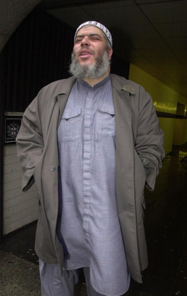  Hate preacher Abu Hamza in the UK in 2000