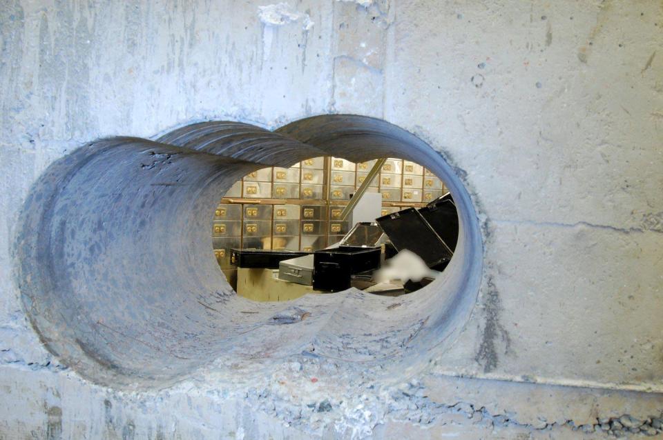  A gang of old-time crooks bored their wait through 50cm of concrete to get into the room