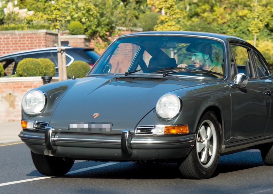  David Beckham takes a cruise in his Porsche 911