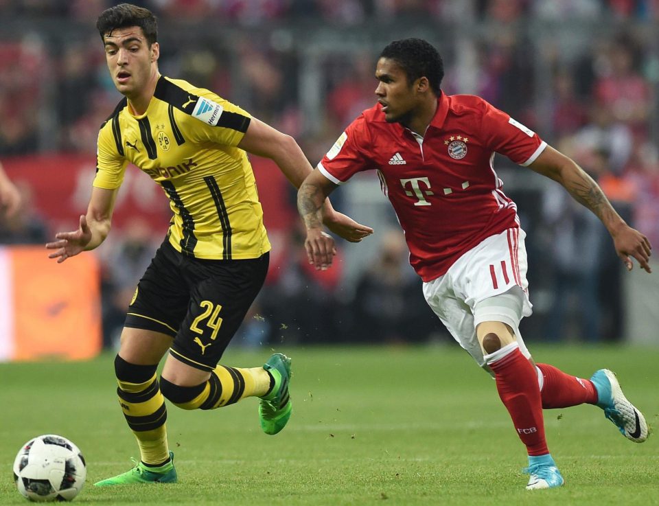  Dortmund midfielder Mikel Merino and Bayern's Douglas Costa vie for possession when the teams met in the Bundesliga