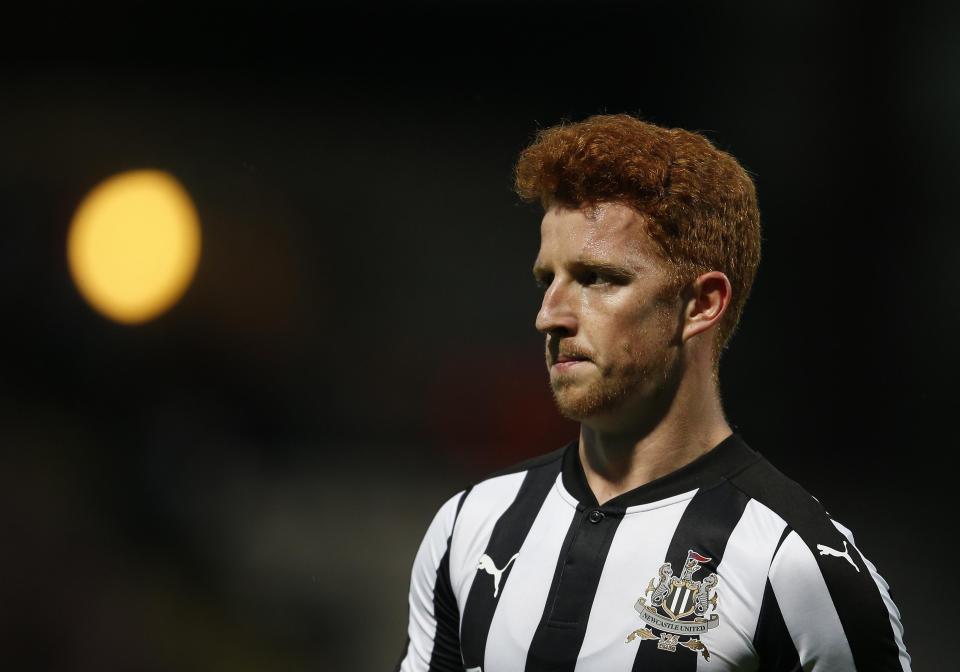  Rafa Benitez continues to ignore Jack Colback, who could be answer to problems