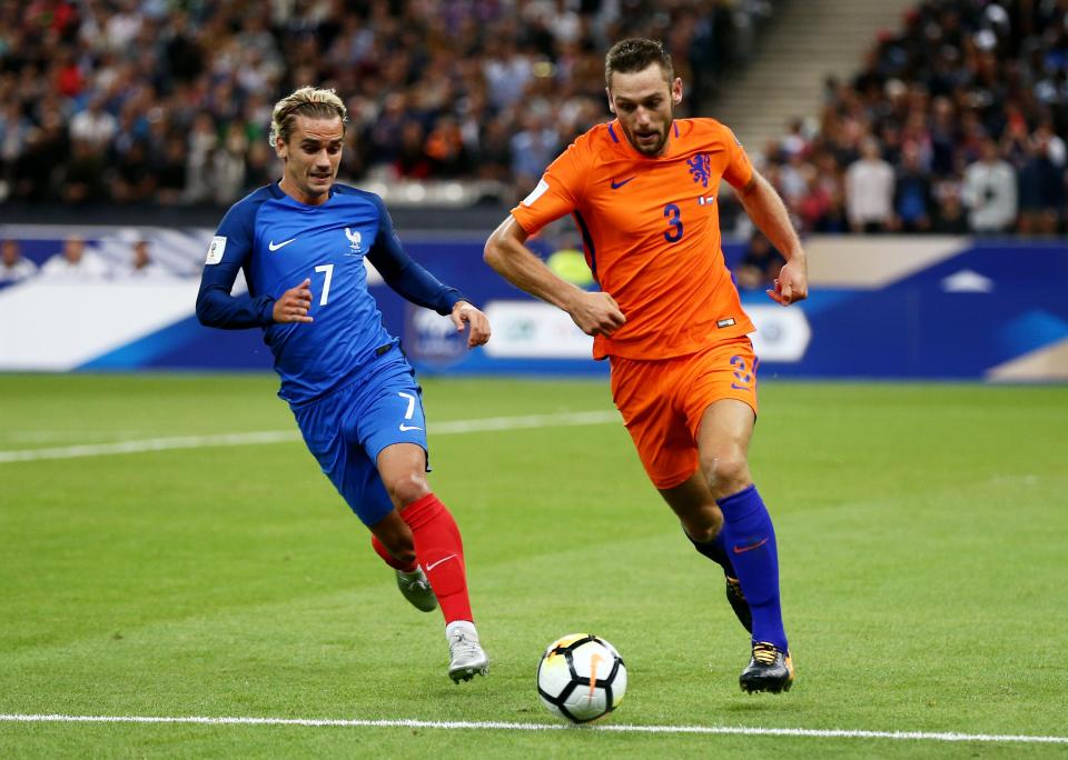  Stefan De Vrij holds off Antoine Griezmann as France take on Holland