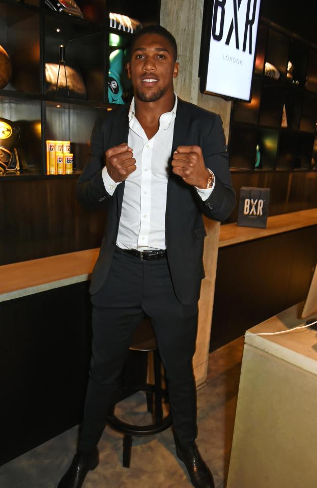  Anthony Joshua always looks sharp when he attends private events