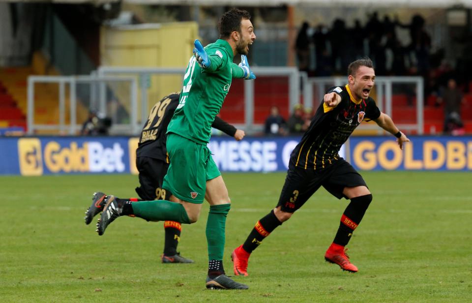  Benevento players celebrate with goalkeeper Alberto Brignoli at full-time