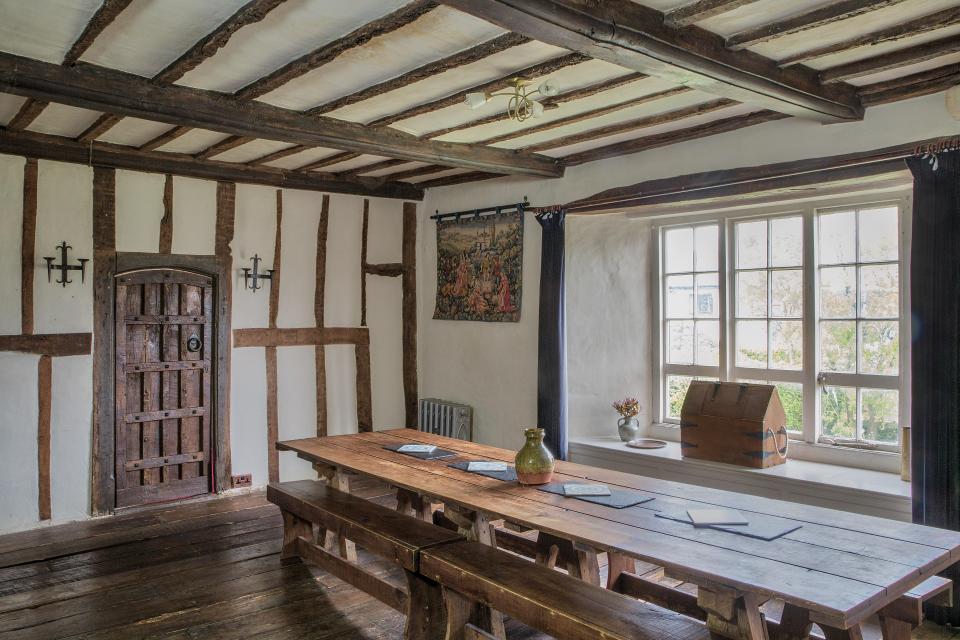  Sumptuous banquets can be held in the home's great hall