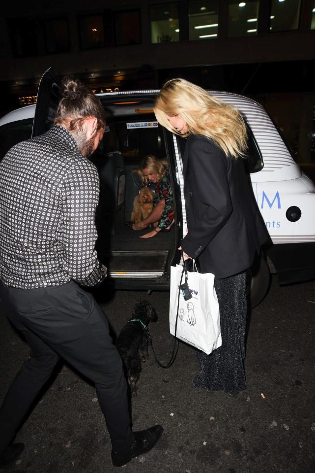  Pete was seen helping Steph and their pups into a taxi after the Tinsel and Tails Christmas fundraiser