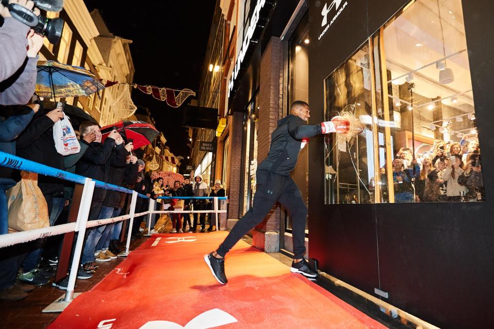  Anthony Joshua smashed open a new Under Armour store in Amsterdam