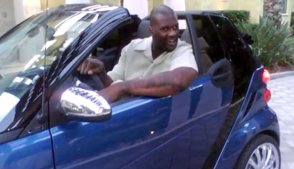  Shaquille O'Neal isn't too big to ride a Smart car