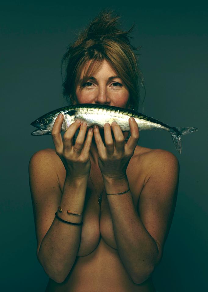  Eve Best held a shiny mackerel up to her face while she covered her boobs with her arms