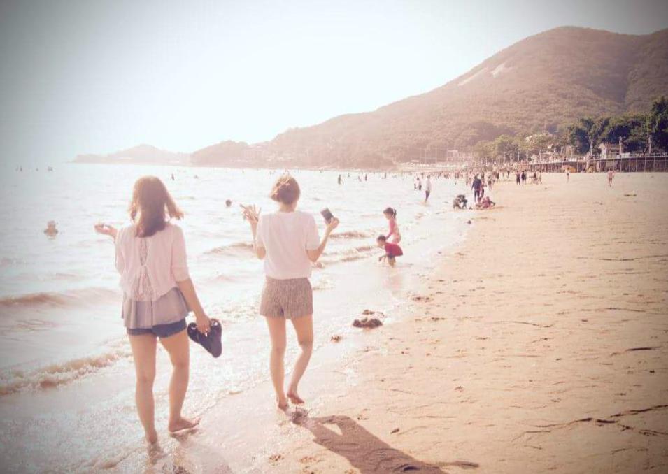  The beach is usually thronged with international visitors