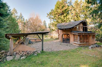  Stay in this Canadian cob home for £72 a night