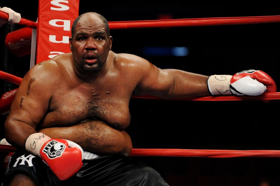  Gabe Brown sits in his corner during his fight against Dominick Guinn