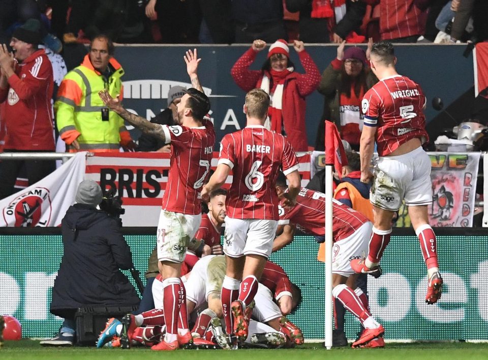  Bristol City celebrate after last-gasp winner against Manchester United