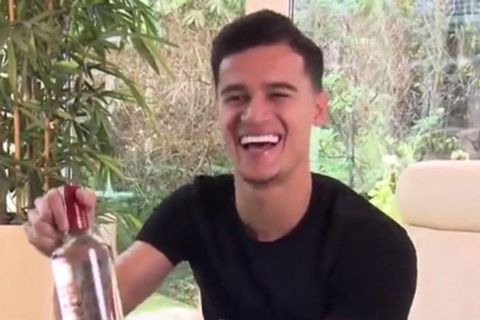  Philippe Coutinho received a bottle of vodka from Luis Suarez