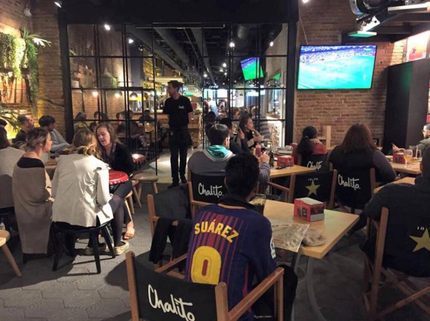  The restaurant of course shows Barcelona matches live