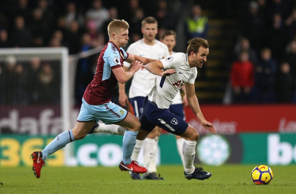  Ben Mee of Burnley chases down Harry Kane