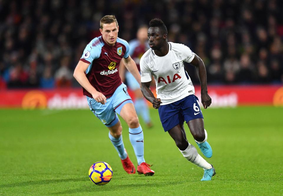  Davinson Sanchez in possession at Turf Moor