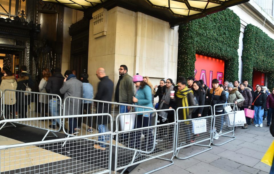  Crowds headed to Oxford Street to bag a bargain