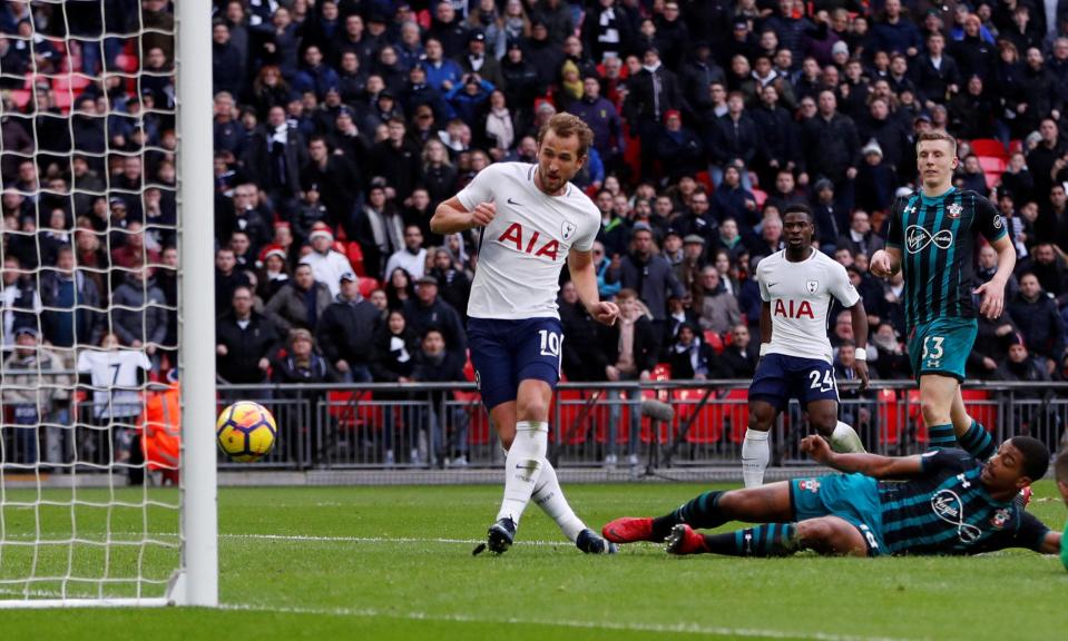  Kane doubles Spurs lead with his second of game