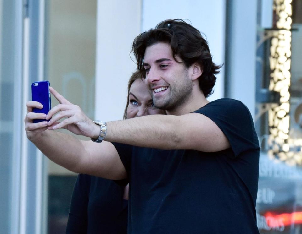  Arg stopped for a selfie with a fan on the street