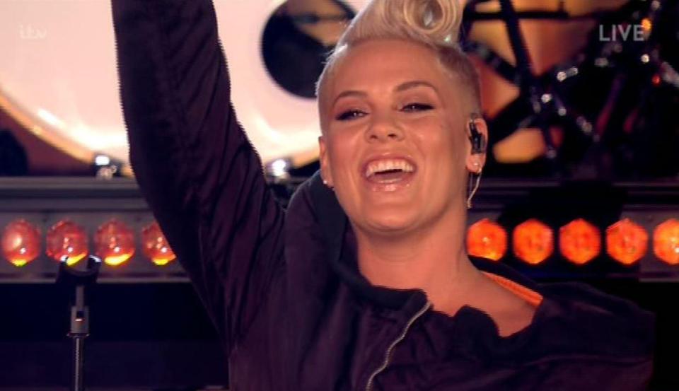  Pink told them to "never listen to other people's advice" after her own performance