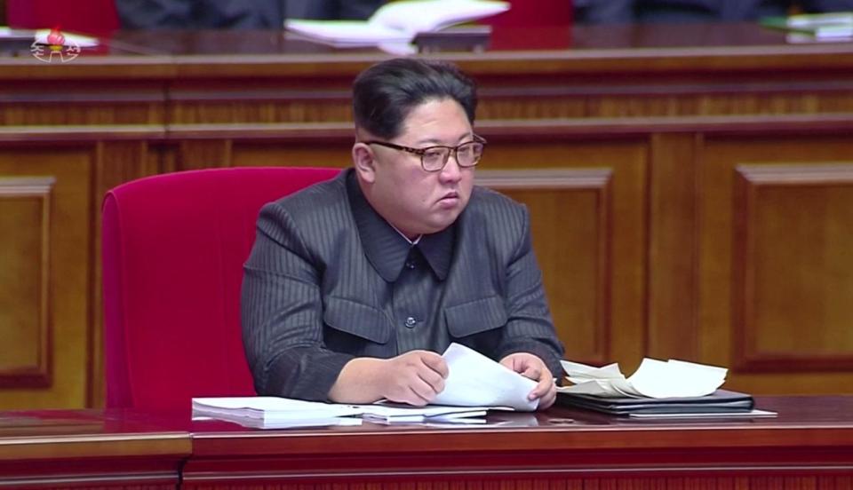  Crackpot leader Kim Jong-un spoke in front of hundreds of militants in Pyongyang