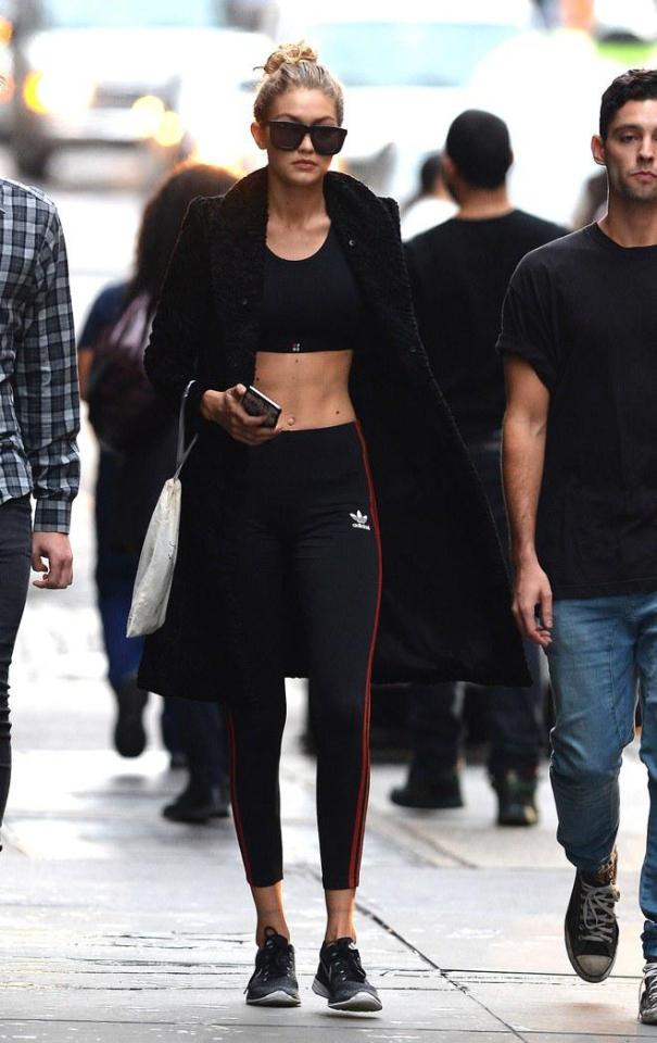  Model Gigi Hadid rocked the trend to show off her amazing abs