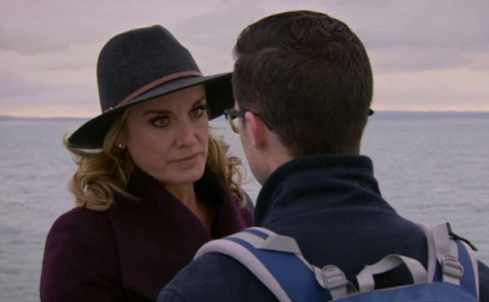  Mel takes the ferry to give Ben a chance to come clean and return home