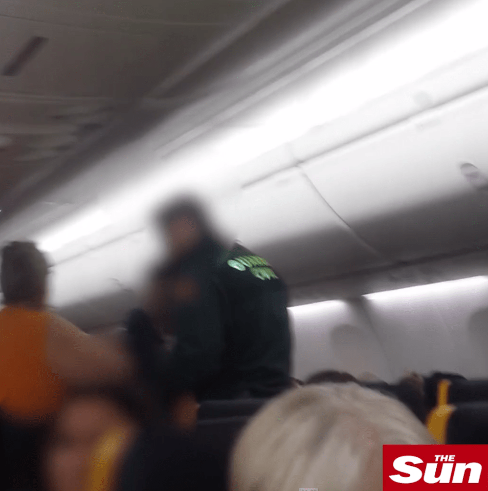  The Civil Guard had to escort the woman off the plane