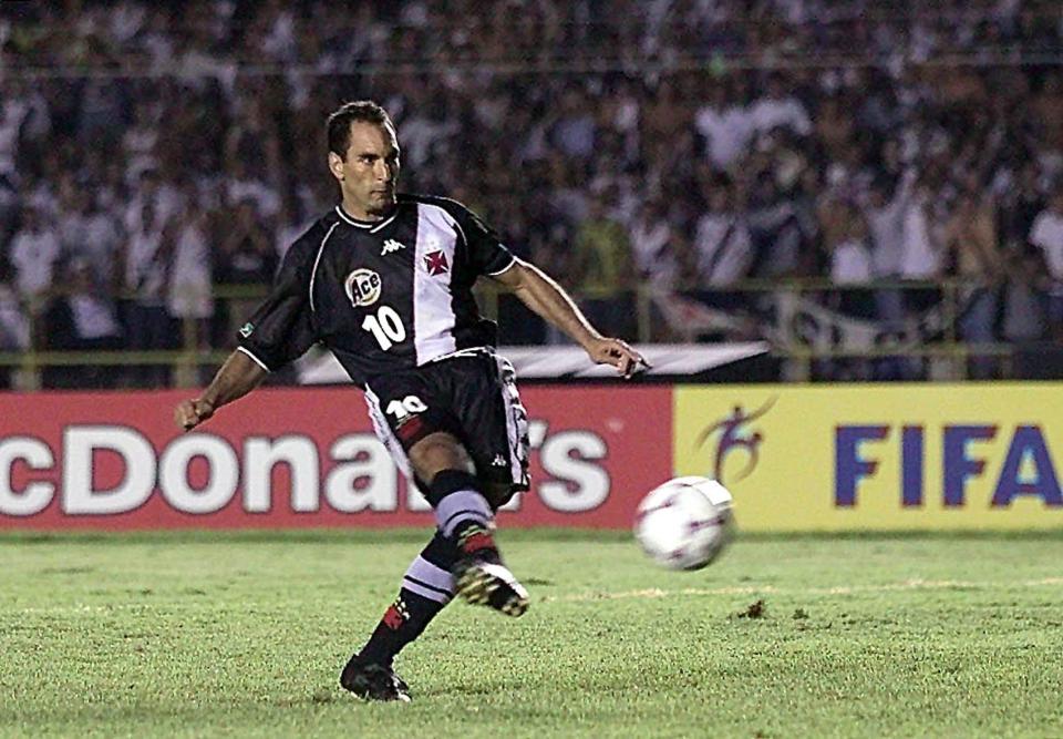  Edmundo playing for Vasco da Gama at the Maracana in 2000