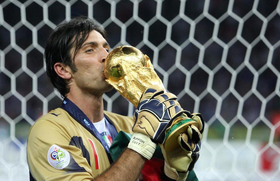  Gianluigi Buffon kisses the World Cup after the 2006 final