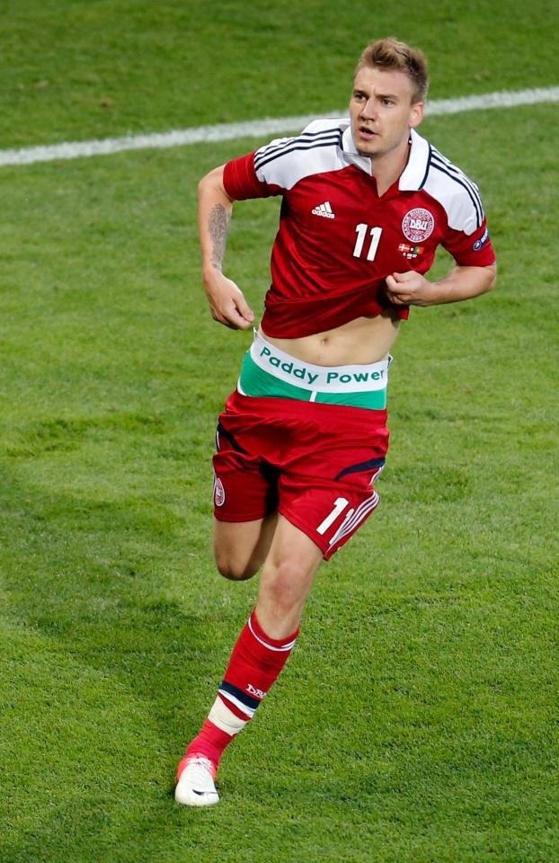  Nicklas Bendtner got a fine and suspension for flashing his Paddy Power pants