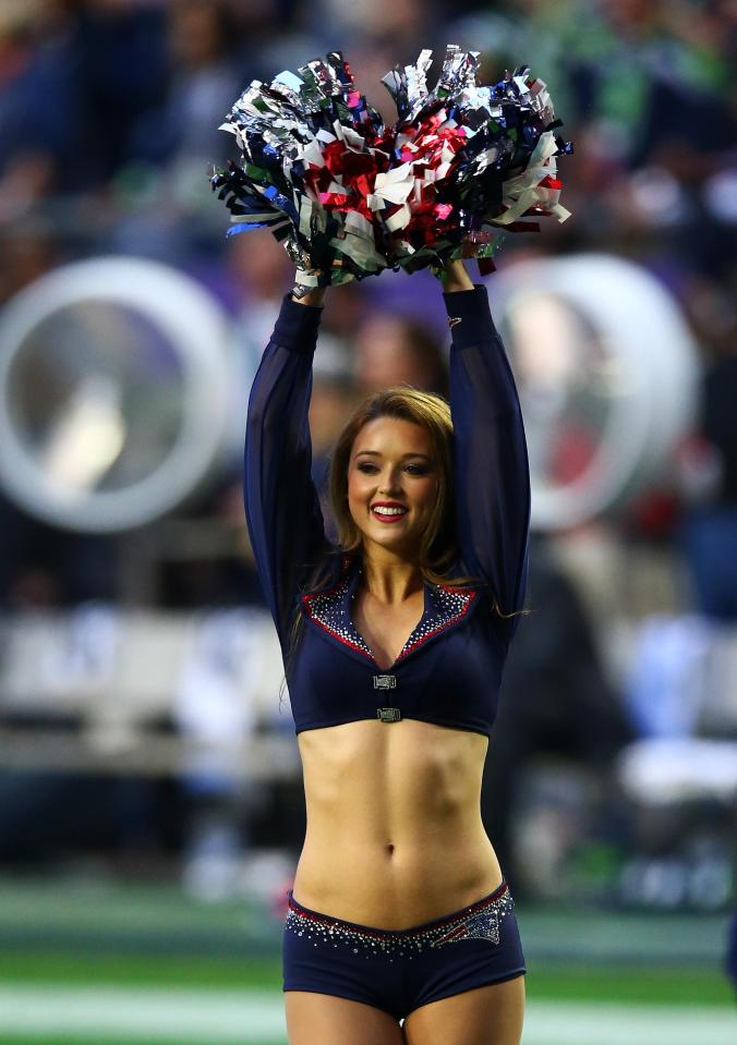  Being an NFL cheerleaders is a glamorous job but not very financially rewarded