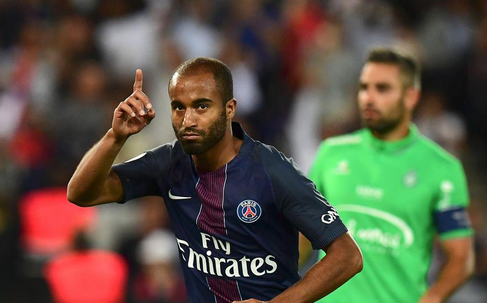  Lucas Moura has agreed terms with Manchester United