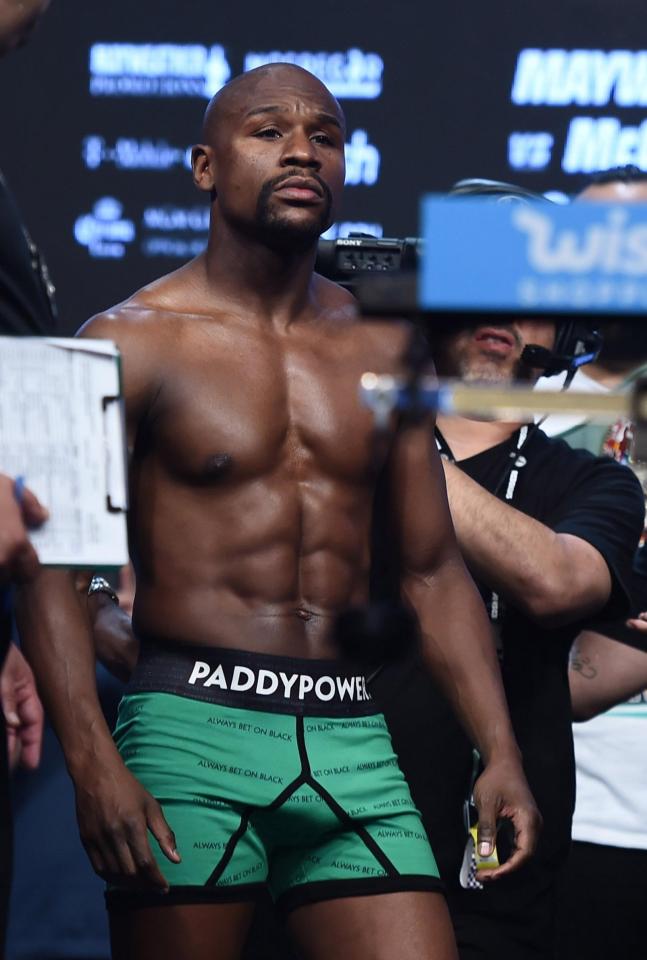  Floyd Mayweather wore his Paddy Power pants at the weigh-in for his Conor McGregor fight