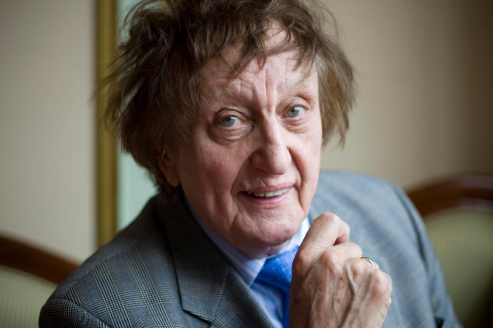  Ken Dodd was a British singer/songwriter and comedian