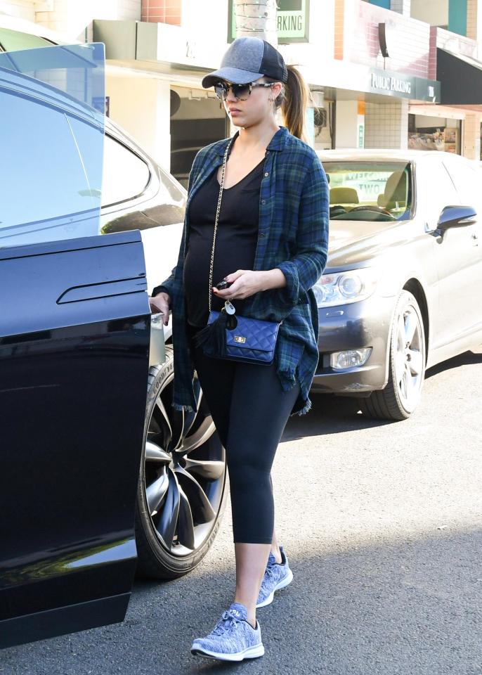  Jessica, pictured a few days before giving birth in Los Angeles